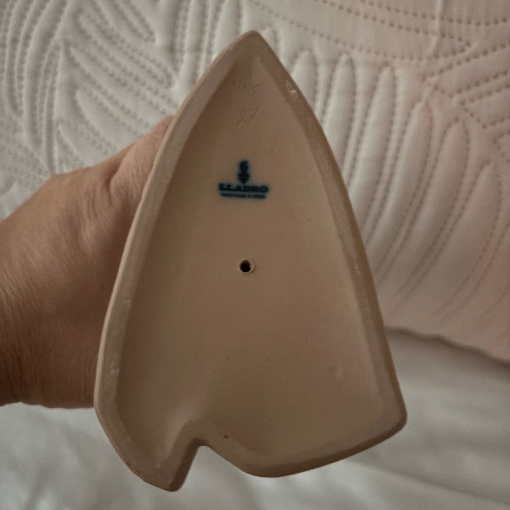 Lladro Cream Monk Ceramic Figurine - Picture 6 of 6